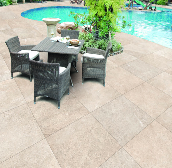 San Remo Beige 90x90 cm terras gelegd in achtertuin
