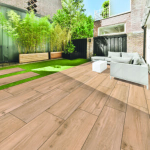 Soft Wood Dark Oak terrastegel 18mm houtlook keramische buitentegel