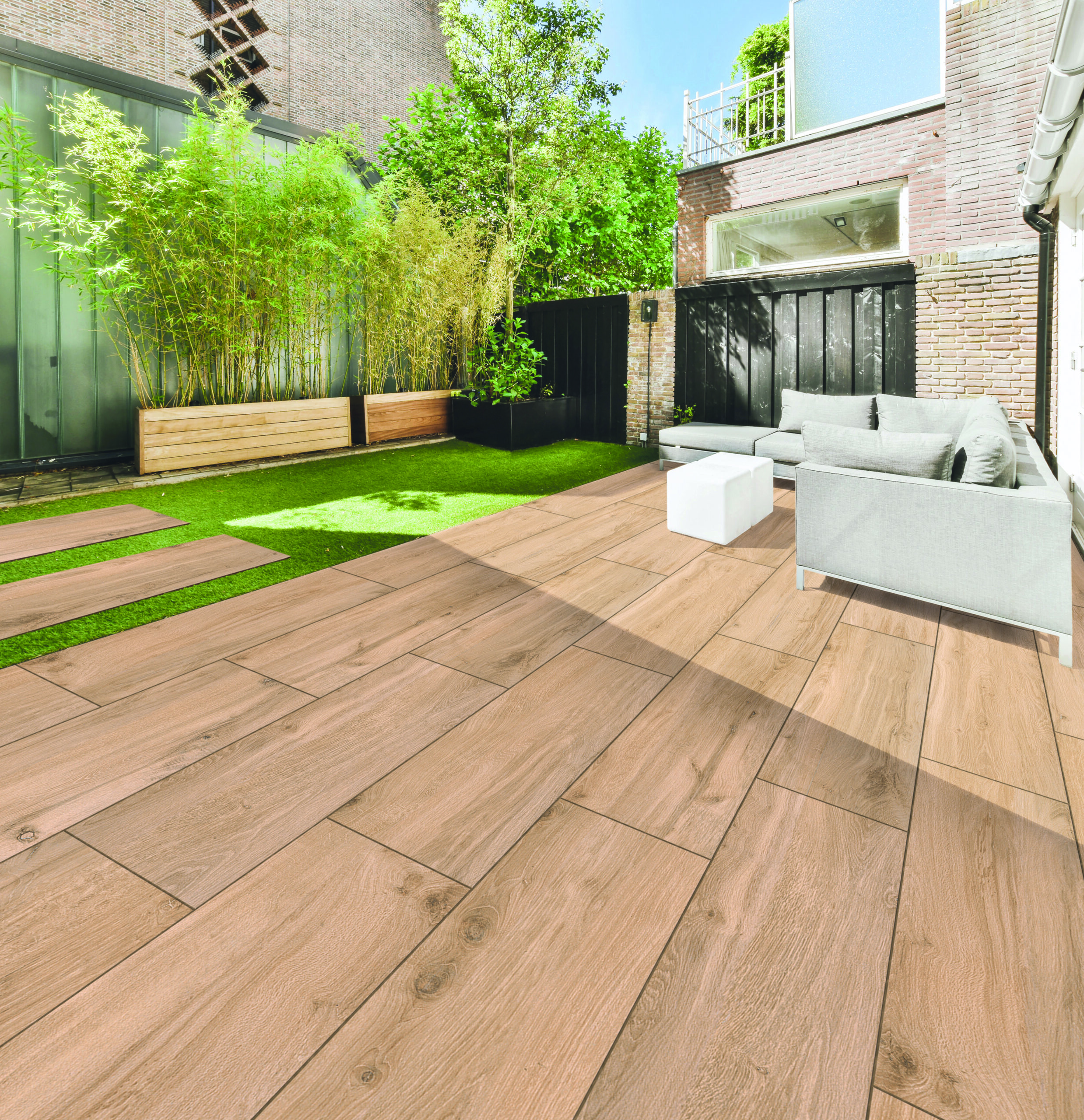 Soft Wood Dark Oak terrastegel 18mm houtlook keramische buitentegel
